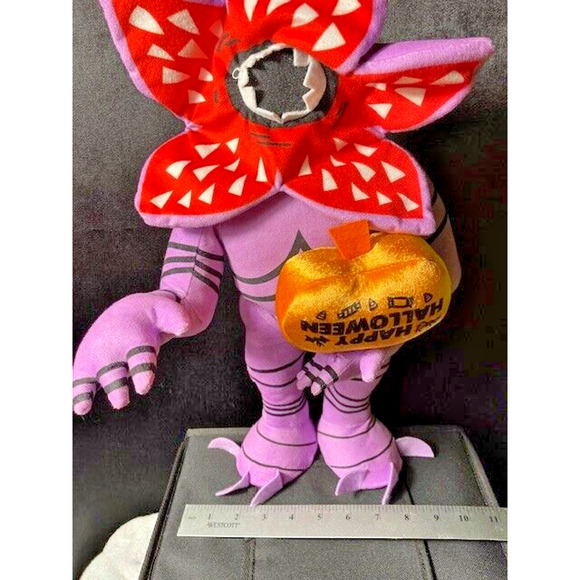 Netflix 18" Stranger Things Demogorgon Plush Greeter - Picture 3 of 10